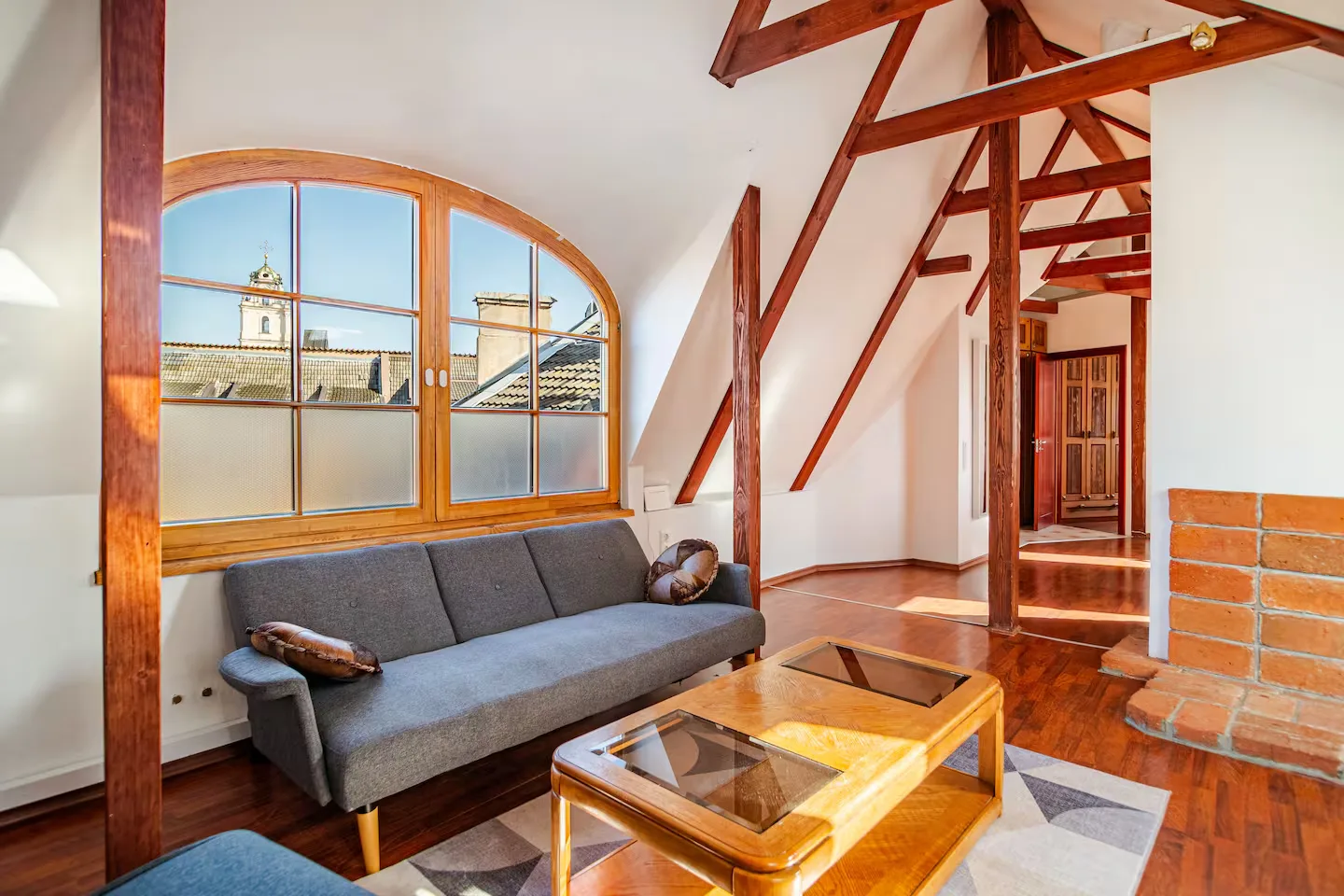 Bright Old Town Attic IGN17 photo 4